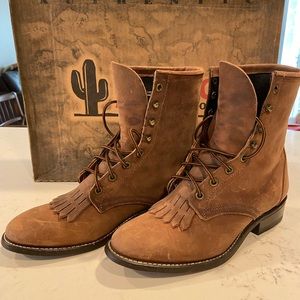 Laredo brand Womens Western Roper boots, Kiltie style, Size 9 1/2. Like NEW.